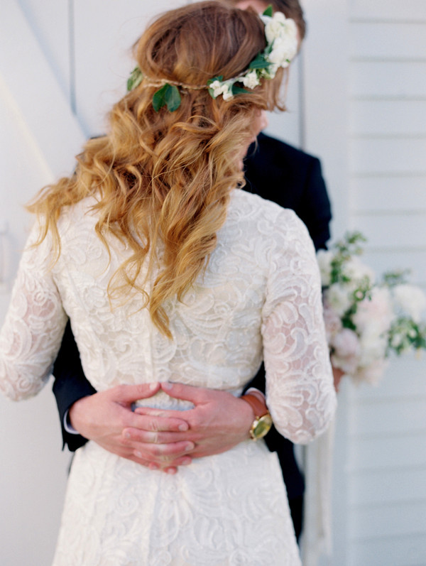 blue-and-white-backyard-wedding