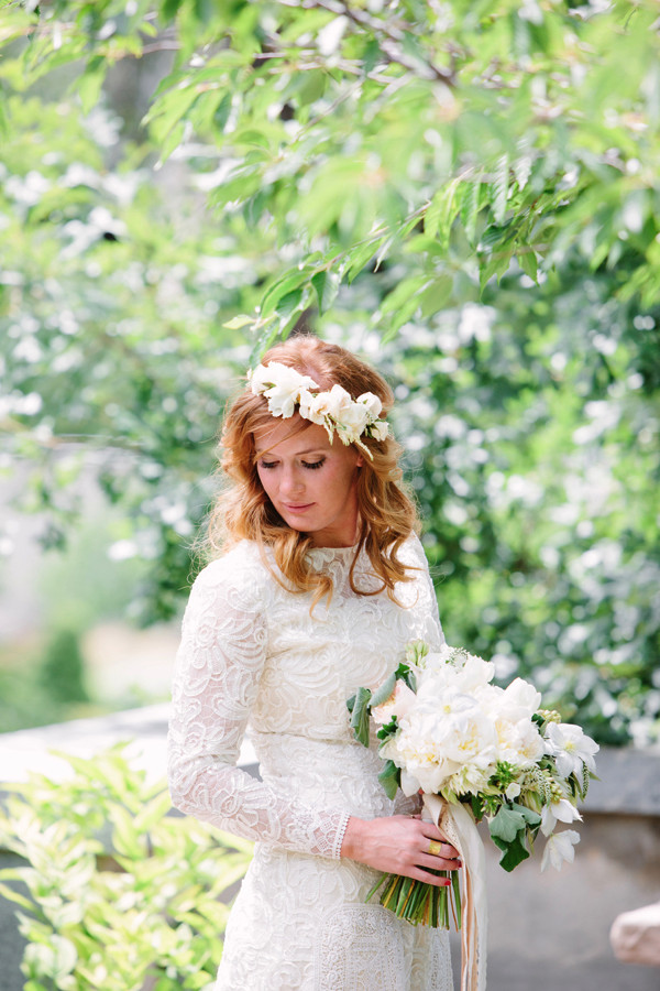 blue-and-white-backyard-wedding