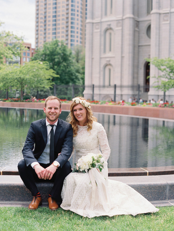 blue-and-white-backyard-wedding