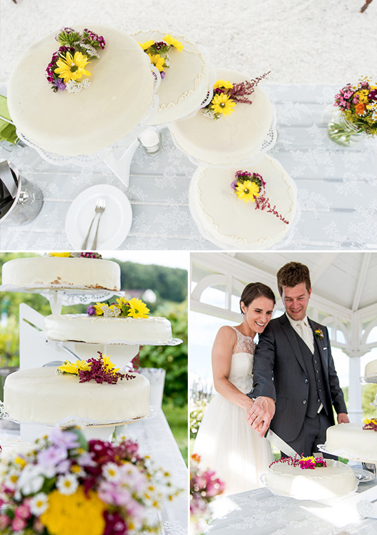 single tier cakes on cascading cake stand