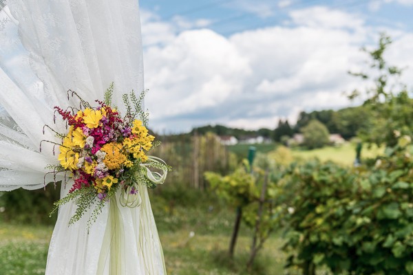 colorful-garden-wedding-in-austria
