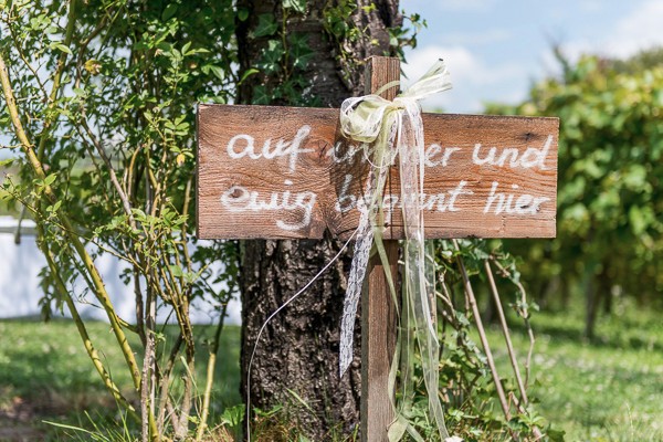 colorful-garden-wedding-in-austria