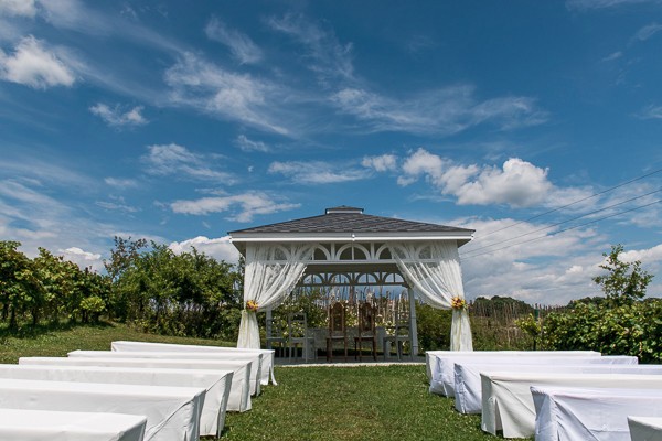 colorful-garden-wedding-in-austria