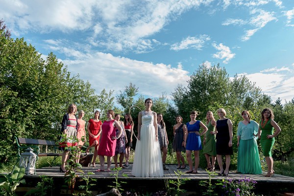 colorful-garden-wedding-in-austria