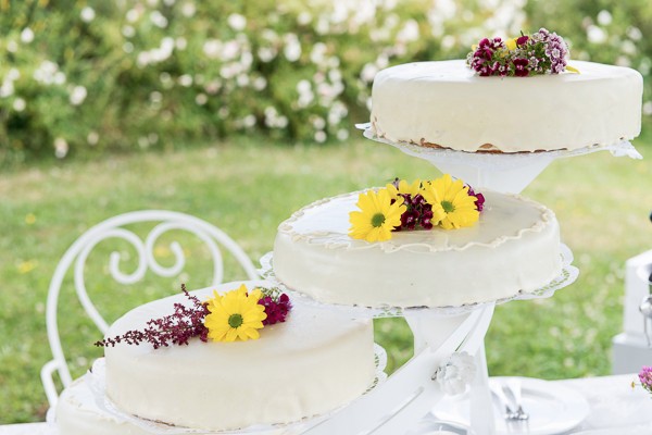 colorful-garden-wedding-in-austria