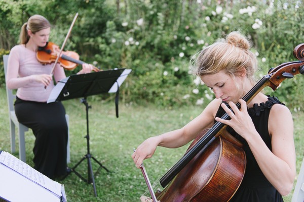 colorful-garden-wedding-in-austria