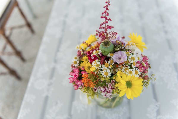 colorful-garden-wedding-in-austria