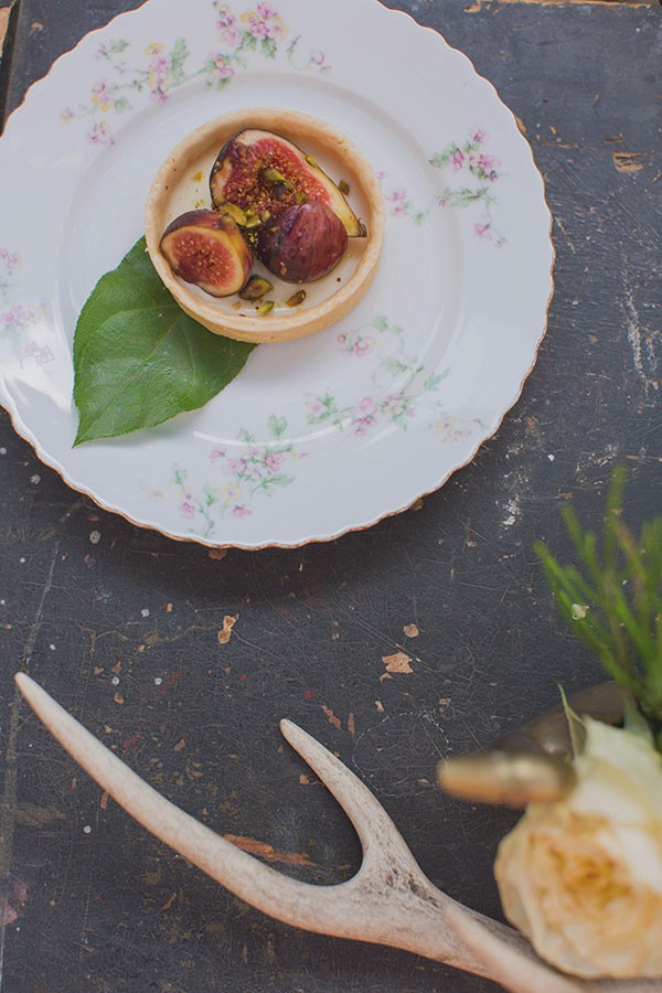how-to-create-a-woodsy-indoor-wedding