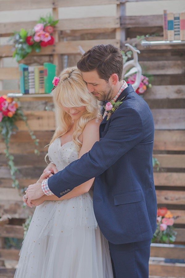 how-to-create-a-woodsy-indoor-wedding
