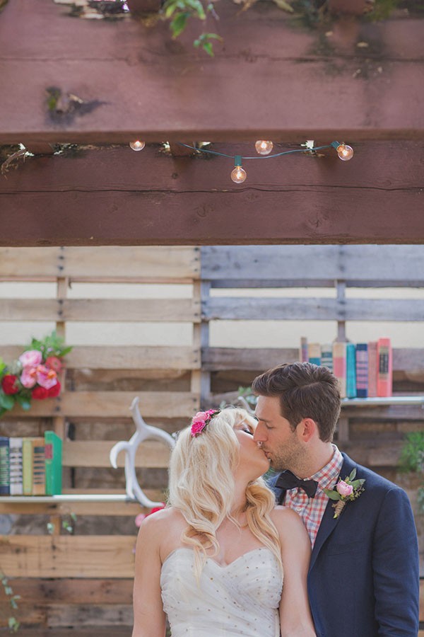 how-to-create-a-woodsy-indoor-wedding