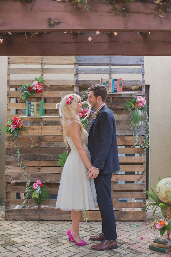 how-to-create-a-woodsy-indoor-wedding