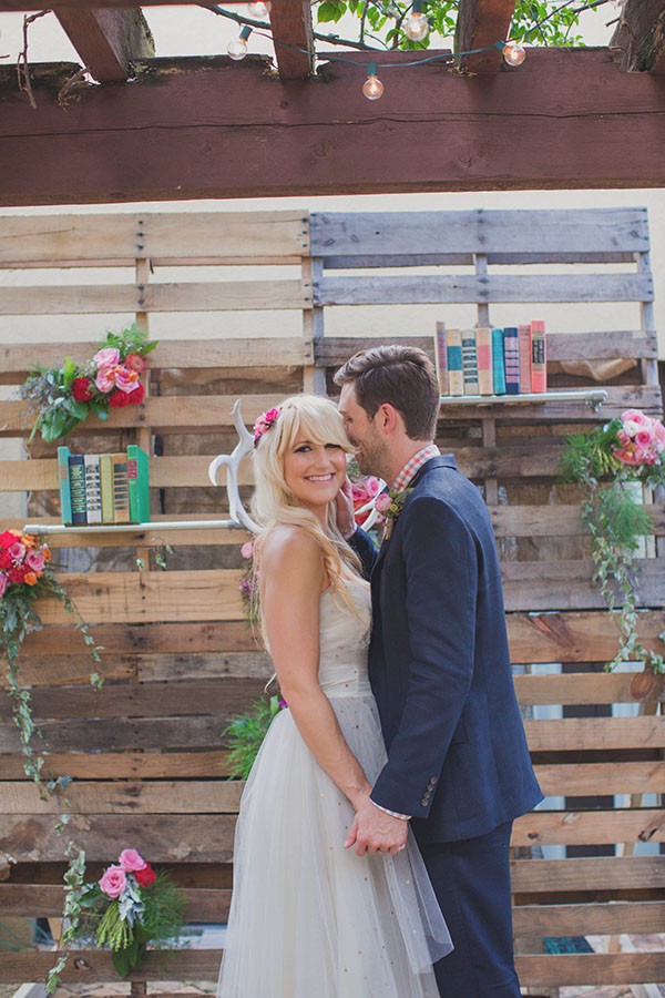 how-to-create-a-woodsy-indoor-wedding