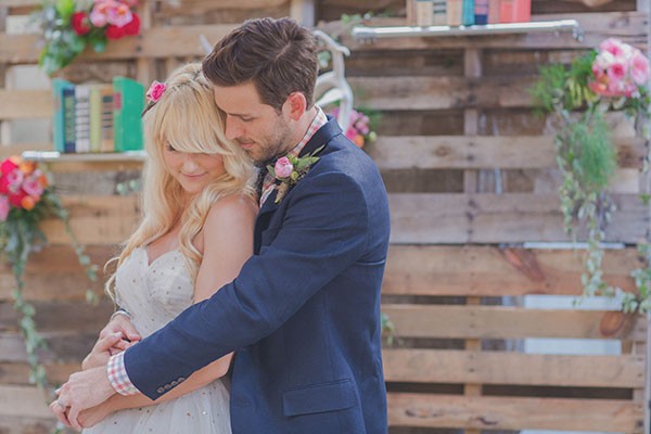 how-to-create-a-woodsy-indoor-wedding