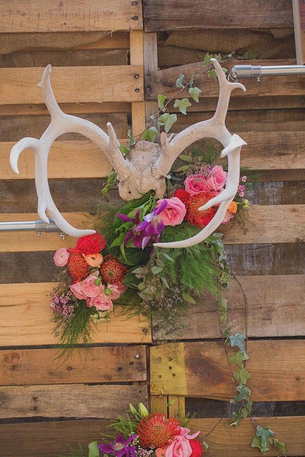how-to-create-a-woodsy-indoor-wedding