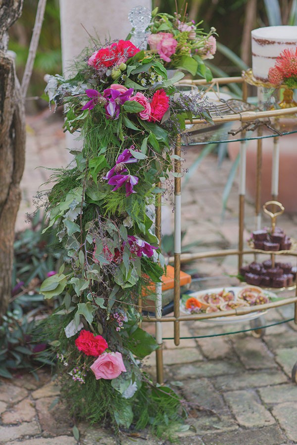 how-to-create-a-woodsy-indoor-wedding