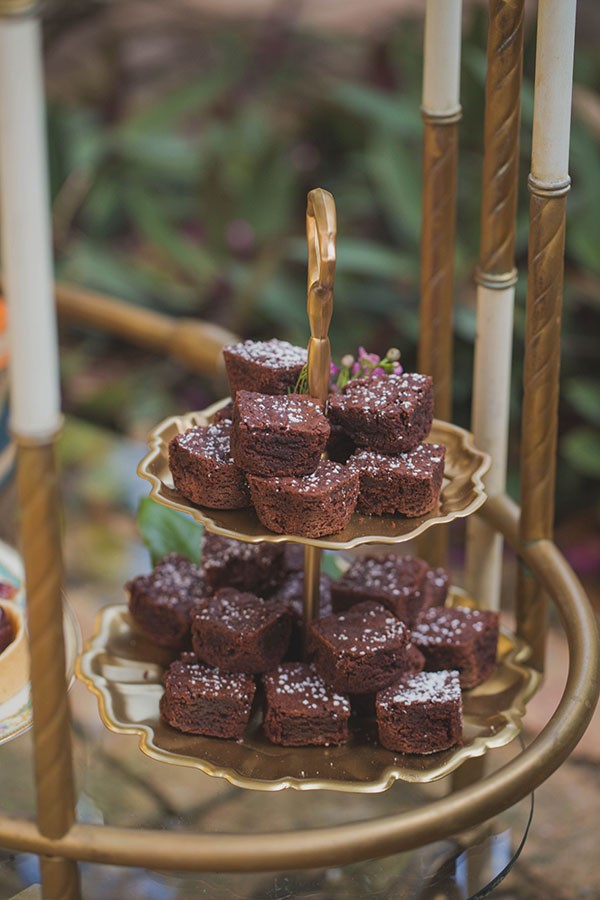 how-to-create-a-woodsy-indoor-wedding