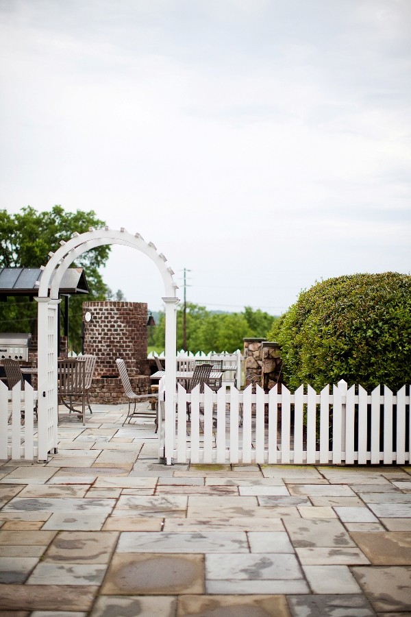 vintage-milk-glass-wedding