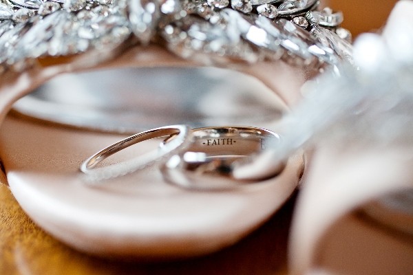 vintage-milk-glass-wedding