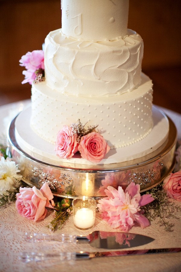 vintage-milk-glass-wedding
