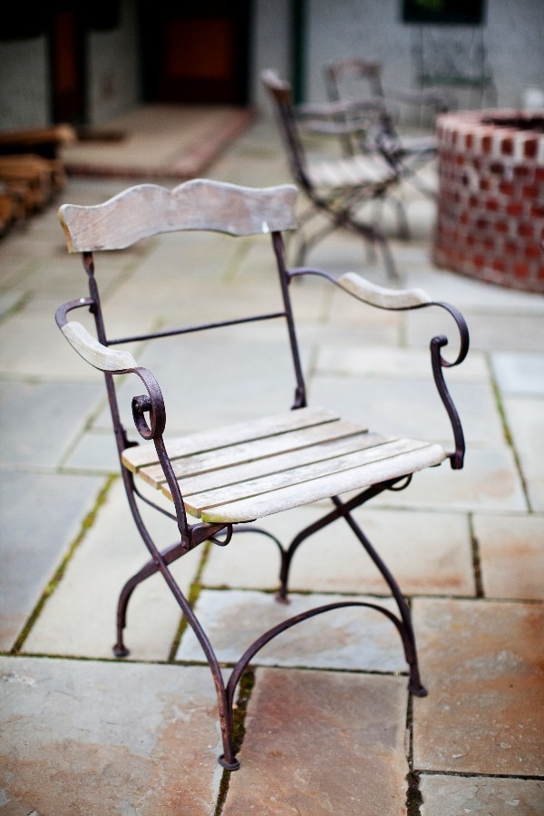 vintage-milk-glass-wedding