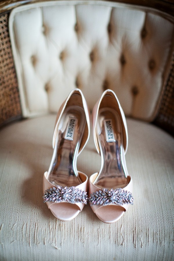 vintage-milk-glass-wedding