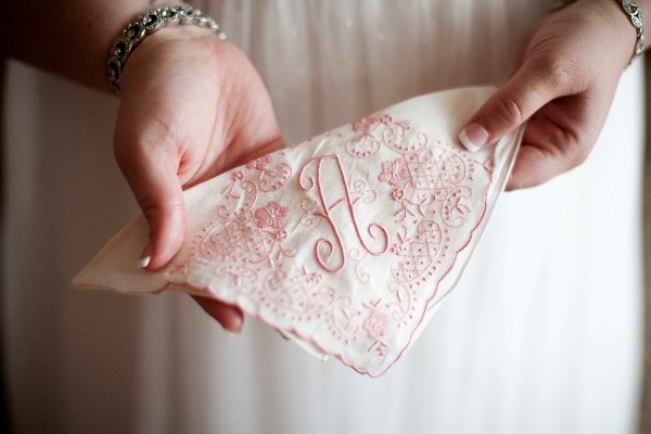 vintage-milk-glass-wedding