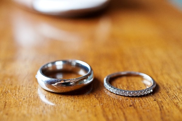 vintage-milk-glass-wedding