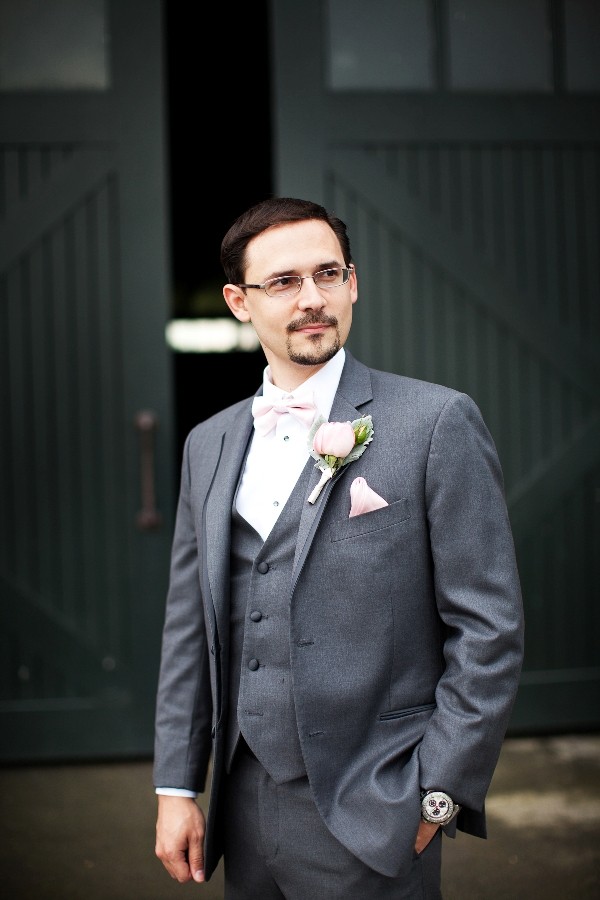 vintage-milk-glass-wedding