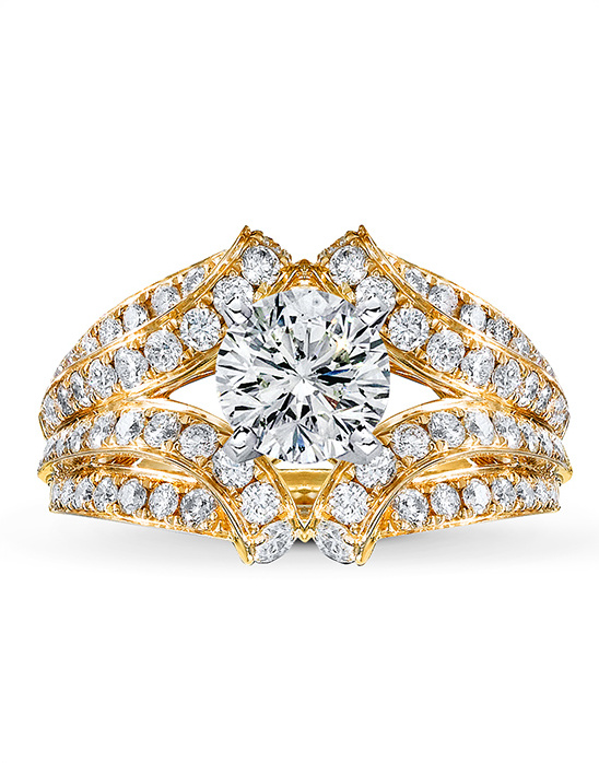 Elegant gold diamond engagement ring with sparkling brilliance