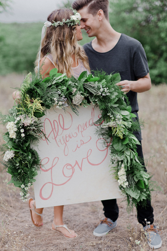 use a sign in your engagement photo