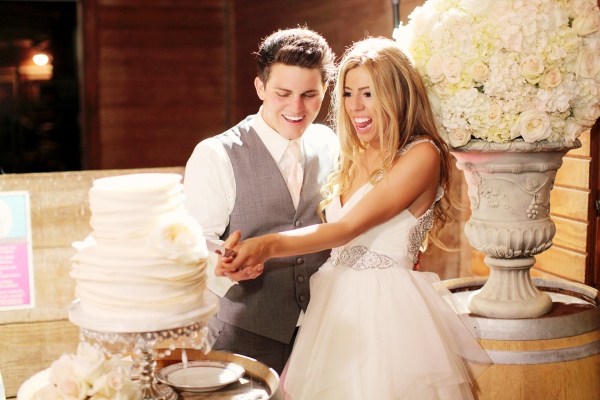 a-barn-made-beautiful-wedding