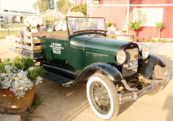 a-barn-made-beautiful-wedding