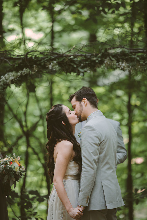 all-natural-barn-wedding-at-fallingwater