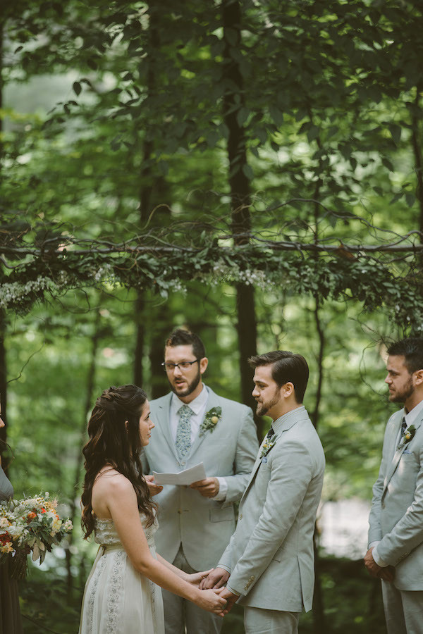all-natural-barn-wedding-at-fallingwater