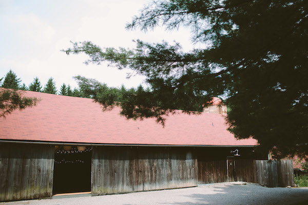 all-natural-barn-wedding-at-fallingwater