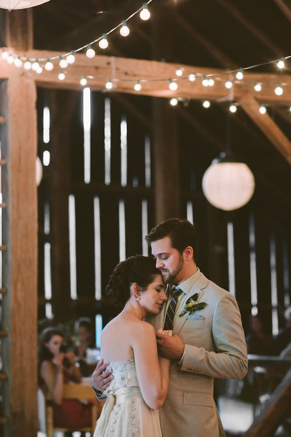 all-natural-barn-wedding-at-fallingwater