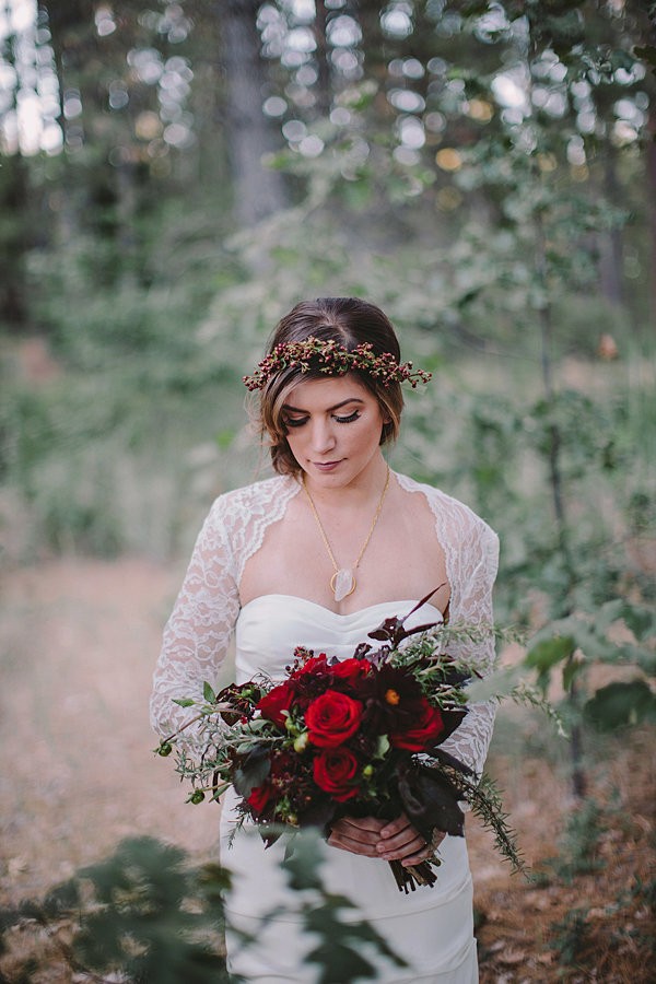 bold-and-earthy-woodland-wedding