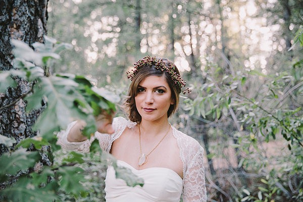 bold-and-earthy-woodland-wedding