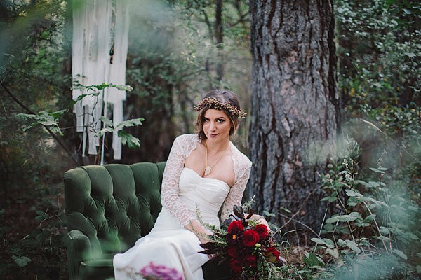bold-and-earthy-woodland-wedding