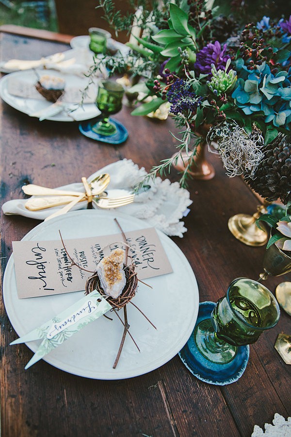 bold-and-earthy-woodland-wedding
