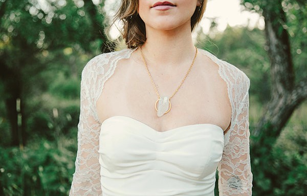 bold-and-earthy-woodland-wedding