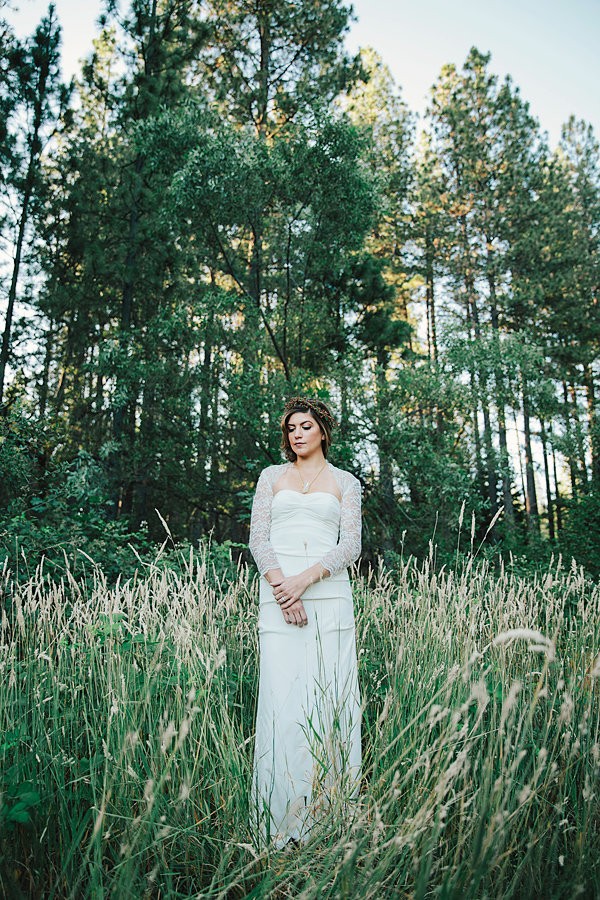 bold-and-earthy-woodland-wedding