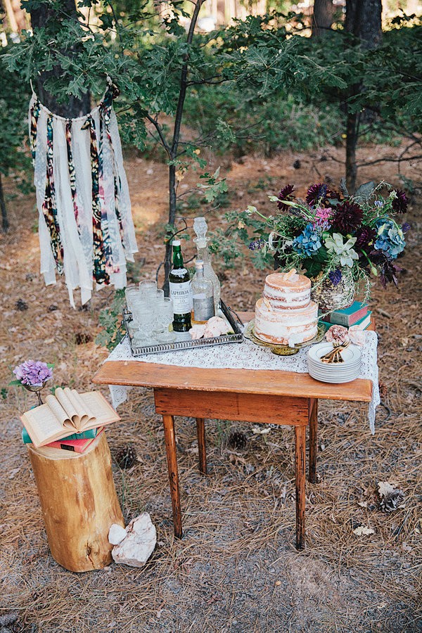 bold-and-earthy-woodland-wedding