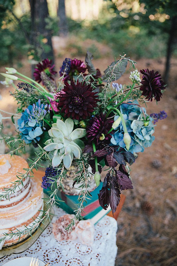 bold-and-earthy-woodland-wedding