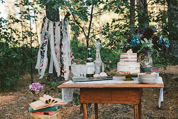 bold-and-earthy-woodland-wedding