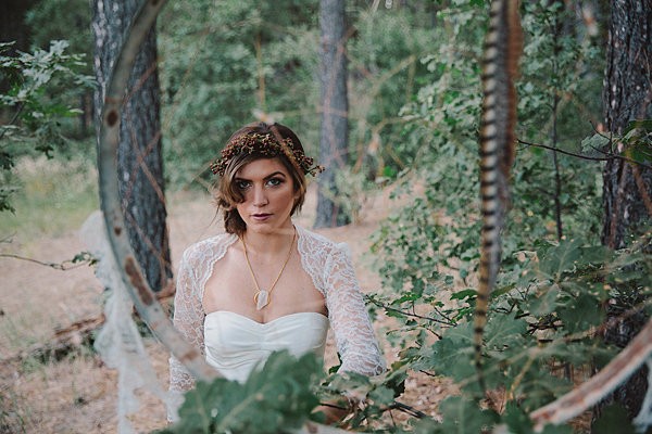 bold-and-earthy-woodland-wedding