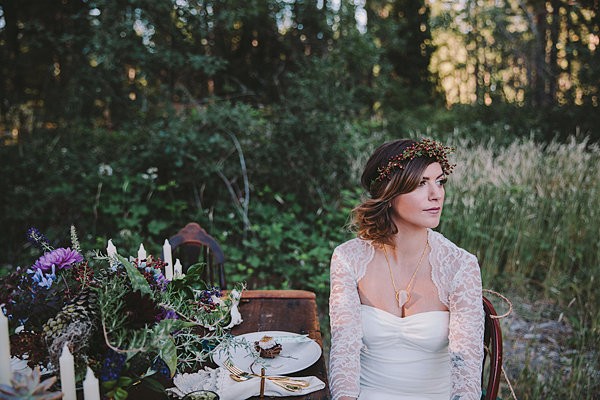 bold-and-earthy-woodland-wedding