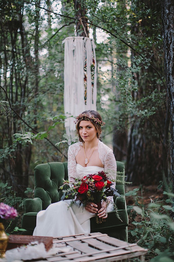 bold-and-earthy-woodland-wedding