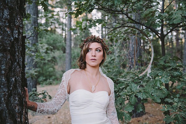 bold-and-earthy-woodland-wedding