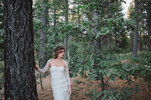 bold-and-earthy-woodland-wedding